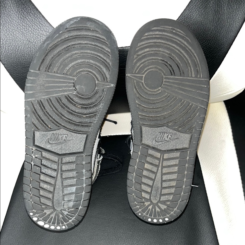 Jordan 1 Retro High OG TD Black and Silver Toe Toddler Size 11C Sneakers - Picture 17 of 17